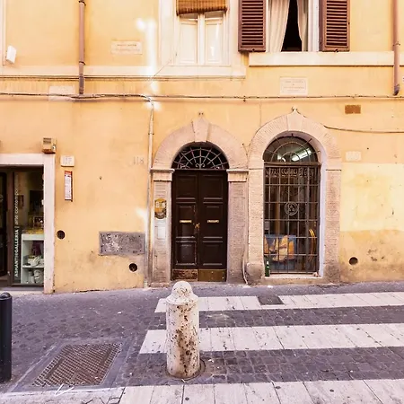 Boschetto 118 * Rome
