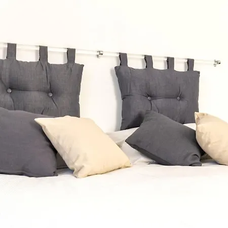 Hostly - Nicole Volturno- Full Center Apartment *