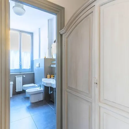 Hostly - Nicole Volturno- Full Center * Rome