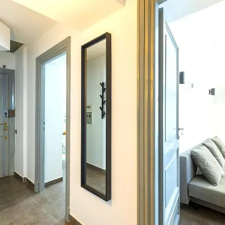 Hostly - Nicole Volturno- Full Center Apartment *