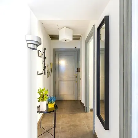 Hostly - Nicole Volturno- Full Center * Rome