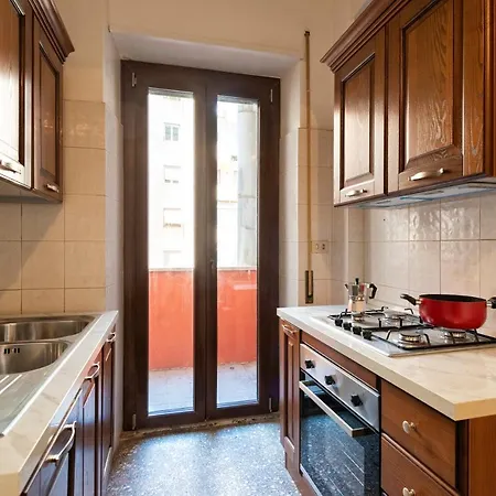 Di Fronte Alla Basilica Di San Paolo Apartment