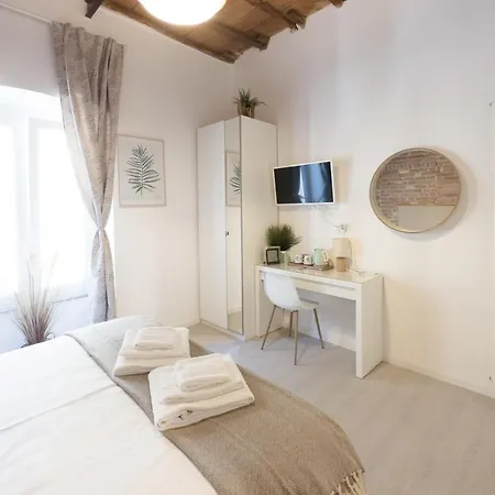 Apartment White Ostilia Rome