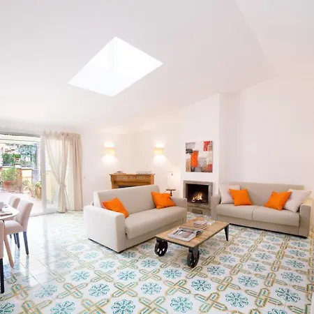 Apartment Vittoria Terrace Penthouse At The Spanish Steps *