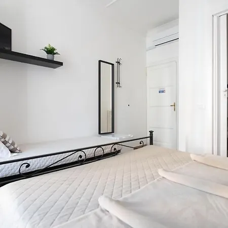 Zaira Bed & Breakfast *