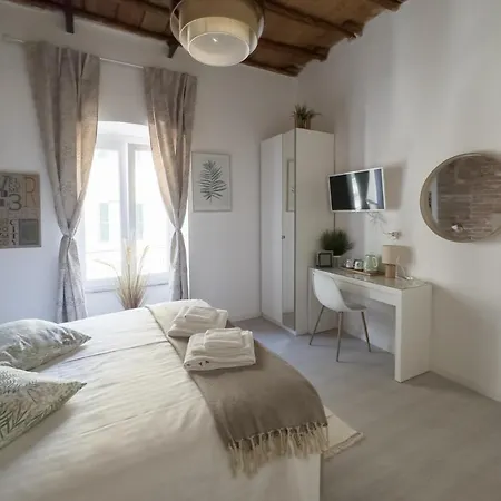 White Ostilia Guest house Rome
