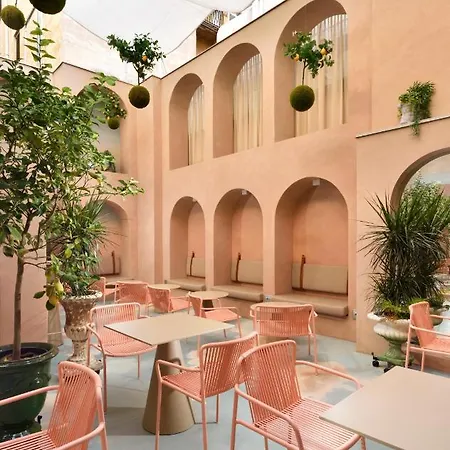 Leon's Place In Hotel 4*