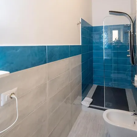 With Independent Entrance - Termini/aquarium *