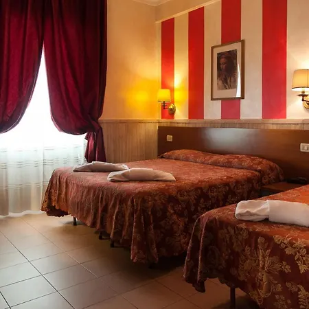 Hotel Pyramid 3*