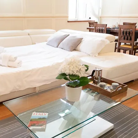 The Rent - Stylish One-bedroom In Piazza Barberini Rom