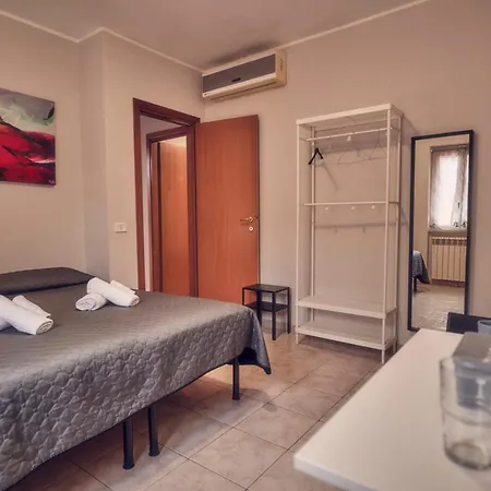 Travelershome 170 Station Street Nocleg ze śniadaniem Ciampino