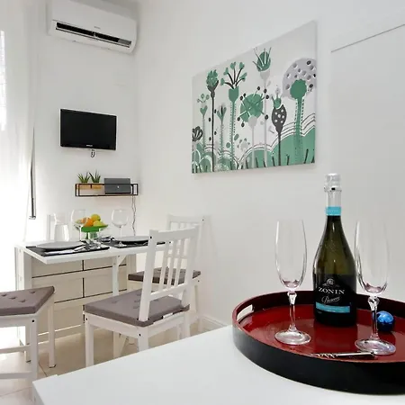 Castro Pretorio Suite: Retreat Near Termini Apartment