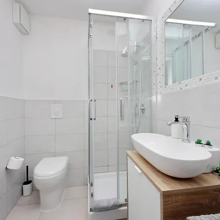 Castro Pretorio Suite: Retreat Near Termini Apartment