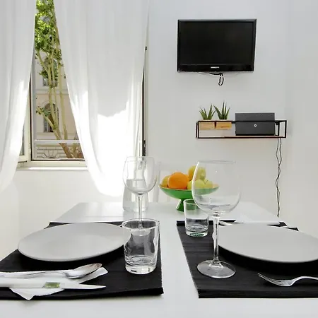 Castro Pretorio Suite: Retreat Near Termini