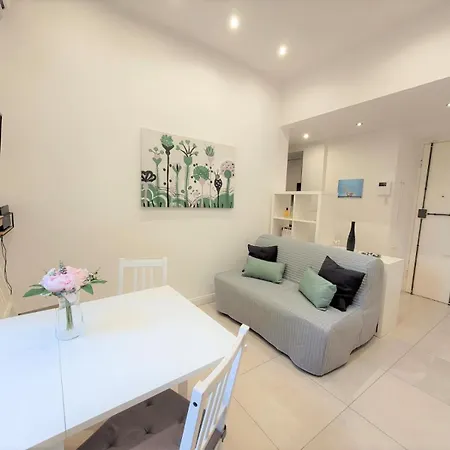 Apartment Castro Pretorio Suite: Retreat Near Termini