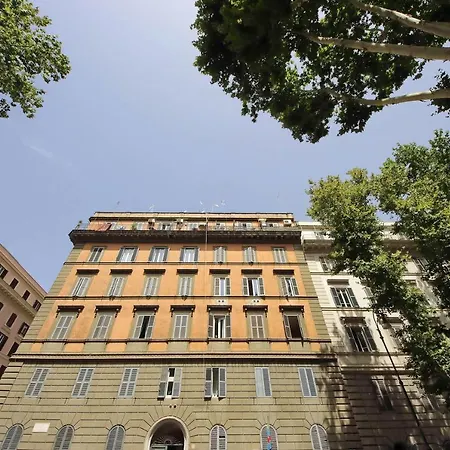 Castro Pretorio Suite: Retreat Near Termini * Rome
