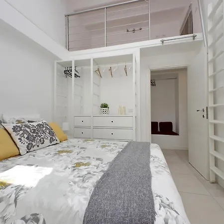 Apartment Castro Pretorio Suite: Retreat Near Termini