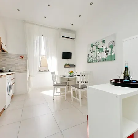 Apartment Castro Pretorio Suite: Retreat Near Termini