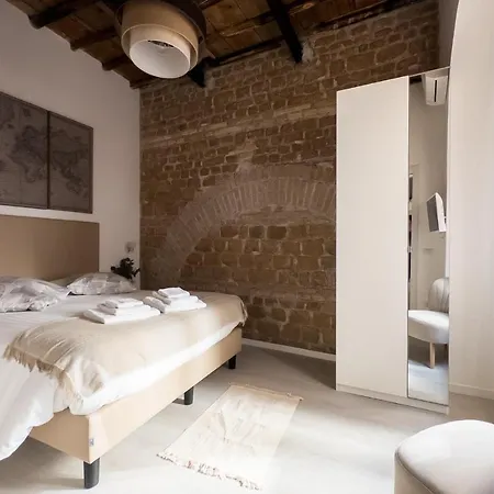 White Ostilia Apartment Rome