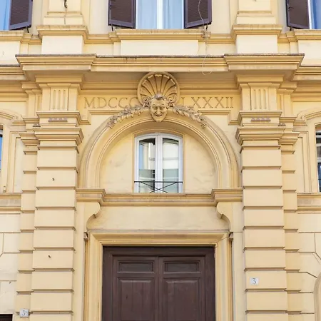 White Ostilia Apartment