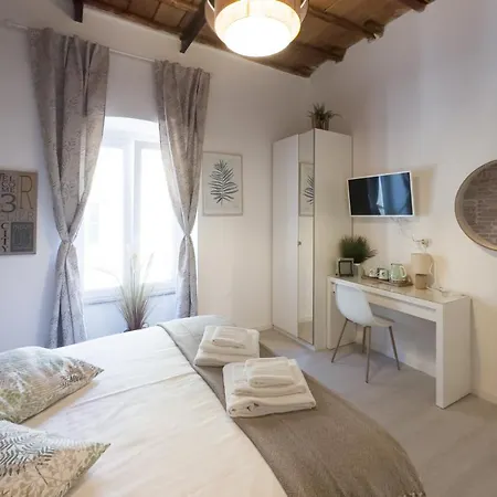 White Ostilia Guest house Rome