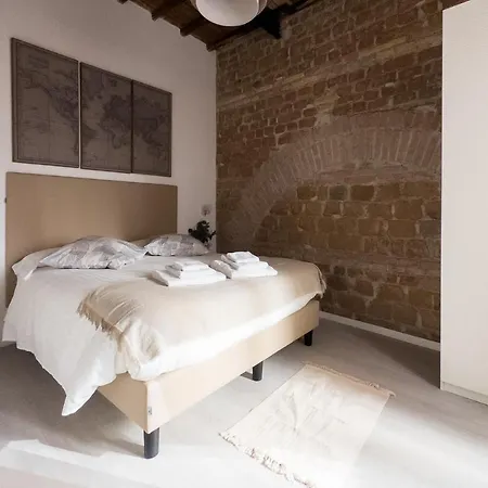 White Ostilia Apartment