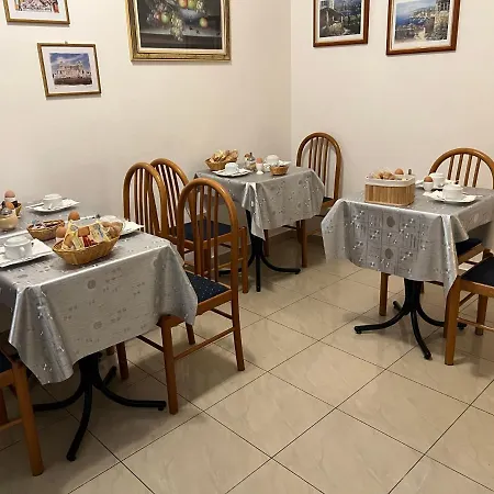 Emanuela Bed & Breakfast 2*