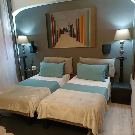 Contemporary Art By Spanish Step Guest house *