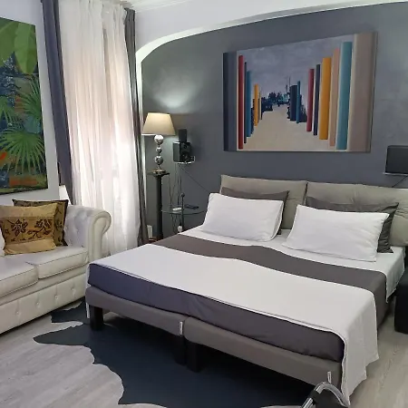 Contemporary Art By Spanish Step Guest house *
