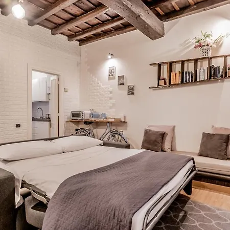 Trevi Fountain Garden Apartment