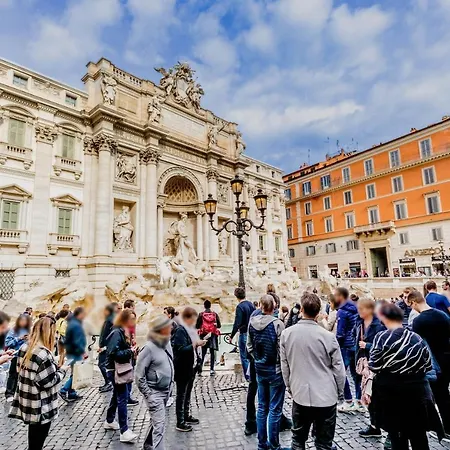 Trevi Fountain Garden Apartment *