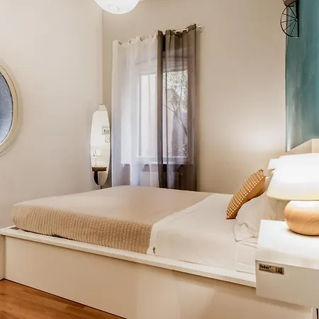 Trevi Fountain Garden Apartment *