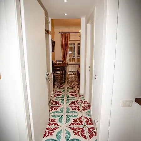 Delfini Trevi House *