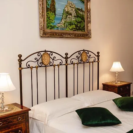 Pensión Delfini Trevi House Roma