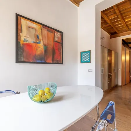 Modern In Campo De Fiori Apartment