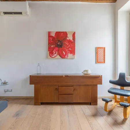 Modern In Campo De Fiori Apartment Rome