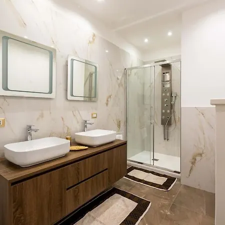 Apartment Colosseum 10steps Away, Marco Aurelio Luxury House Rome