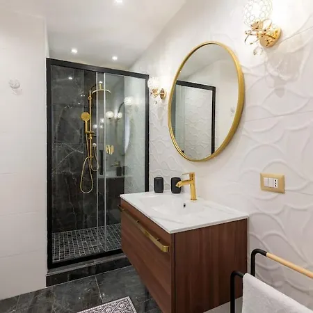 Apartment Colosseum 10steps Away, Marco Aurelio Luxury House *
