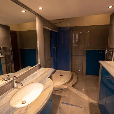 Anna Trevi 52 Luxury Apartment Rome