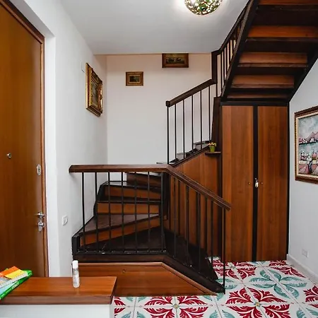 Delfini Trevi House *