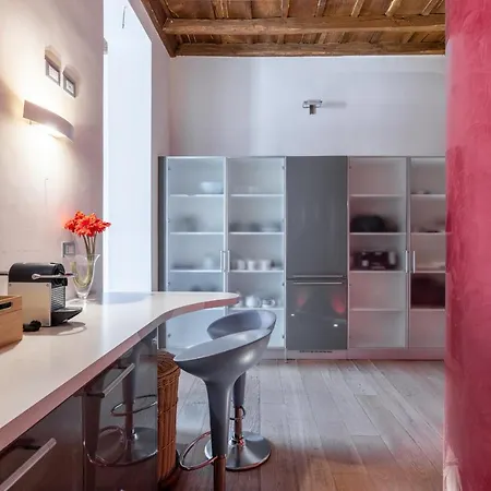 Modern In Campo De Fiori Apartment