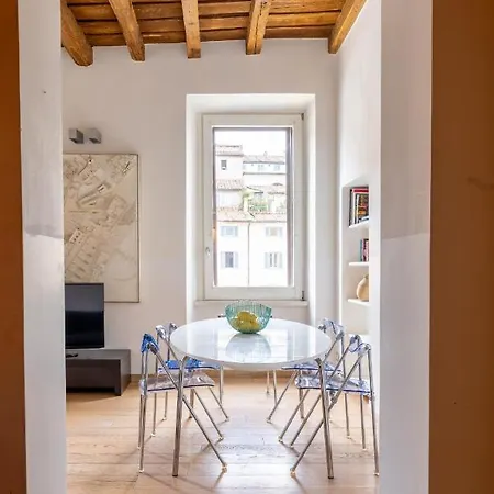 Modern In Campo De Fiori Apartment Rome