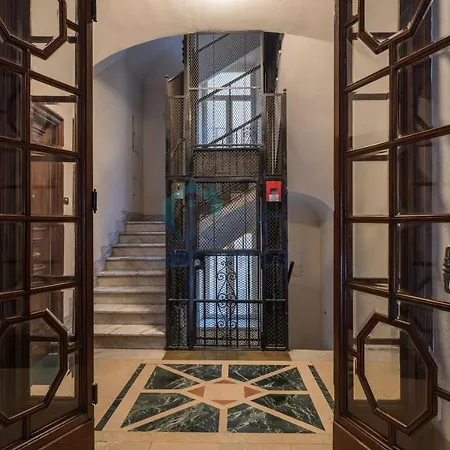 Clodio's Sweet Home-vatican Walk *