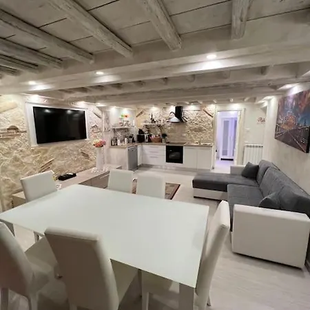 Apartment Historic Center, 800 Meters From The Trevi Fontain Rome