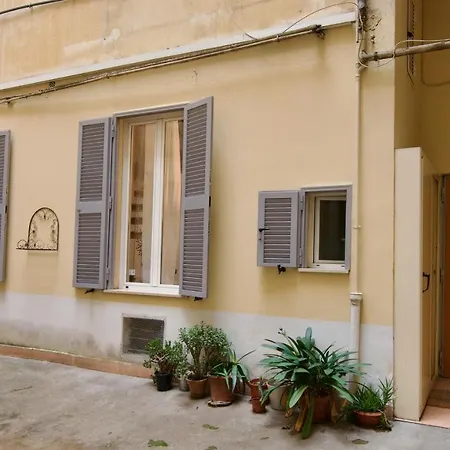 Major Sisters, In The Heart Of Apartment Rome