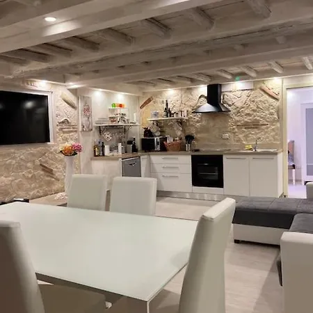 Historic Center, 800 Meters From The Trevi Fontain