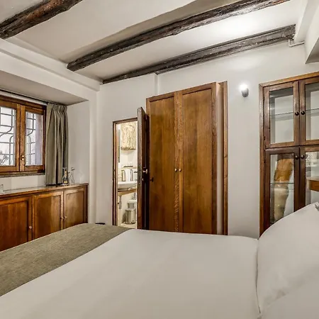 Luxury Navona Affittacamere 2*