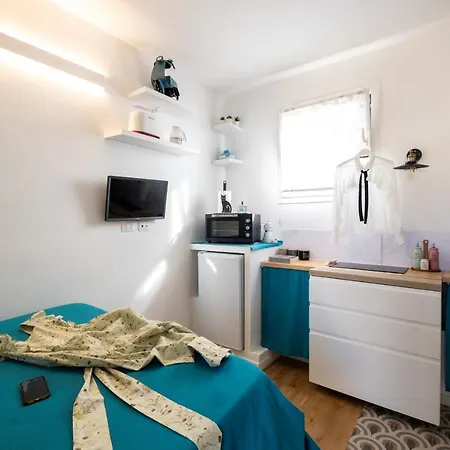 Romantic Tiny House Aventino Apartman *