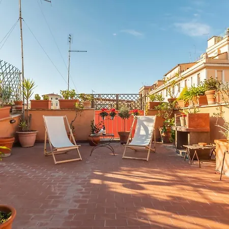 Bright And Comfy Terraced In Trastevere * Roma