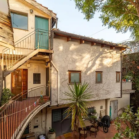 Bright And Comfy Terraced In Trastevere
